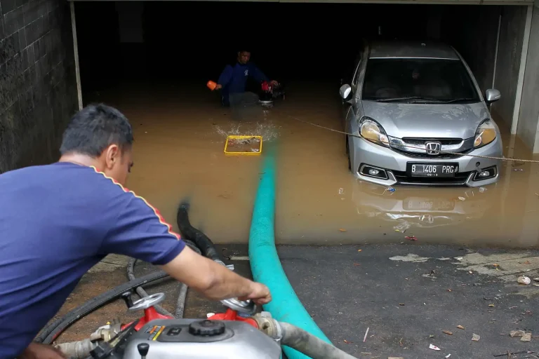 Menerjang Banjir? Cek 3 Komponen Ini Sebelum Rusak