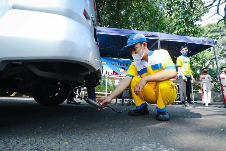 Berlaku Akhir Tahun, Mobil Wajib Uji Emisi Saat Bayar Pajak