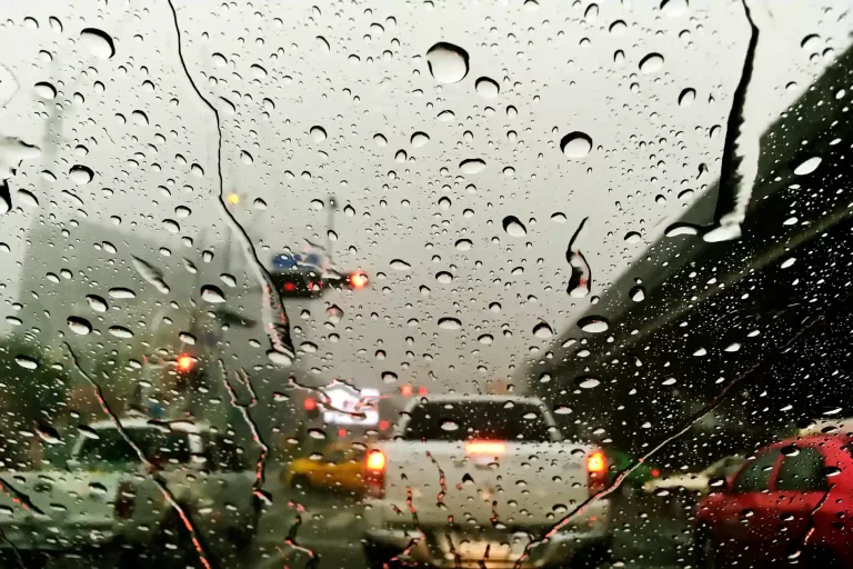 4 Masalah Mobil Saat Musim Hujan