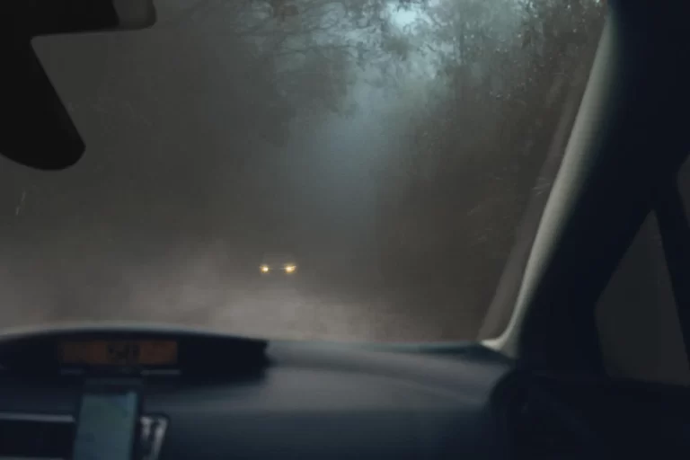 Cara Menghilangkan Embun Kaca di Mobil Tanpa Defogger