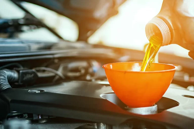 Bolehkah Mengisi Oli Mesin Mobil Melebihi Kapasitas?