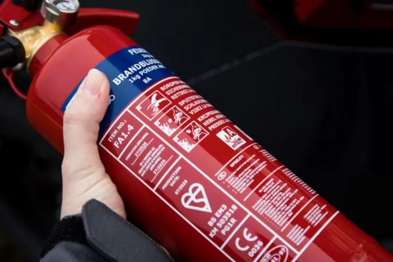 Seberapa Penting Penyediaan APAR di Dalam Mobil?