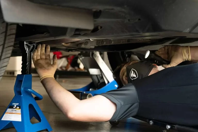 Penyebab Oli Mesin Mobil Bocor atau Rembes