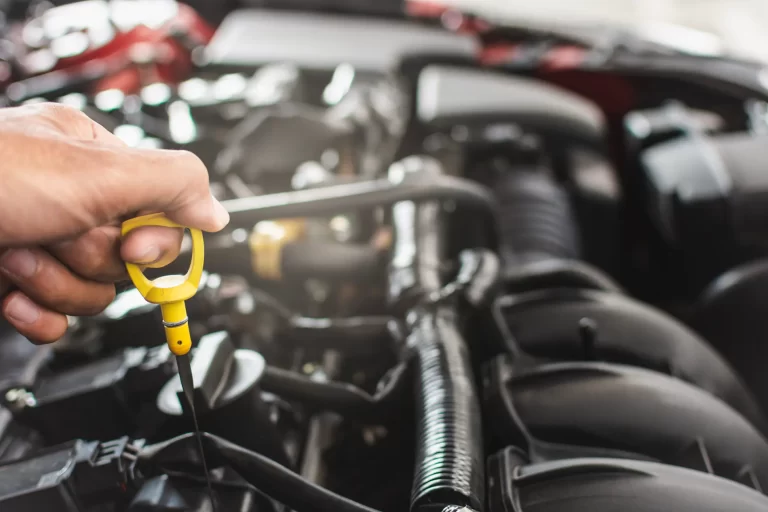 Tak Harus 6 Bulan, Ini Penyebab Interval Penggantian Oli Mobil Lebih Cepat