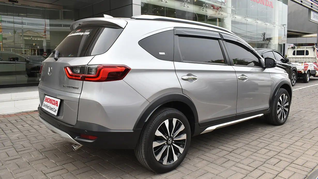 Tampak kanan samping BRV