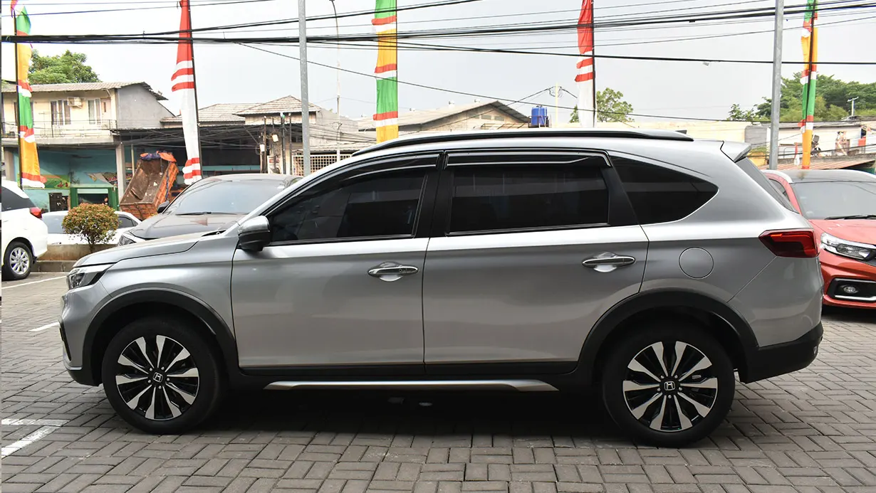 Tampak kiri BRV