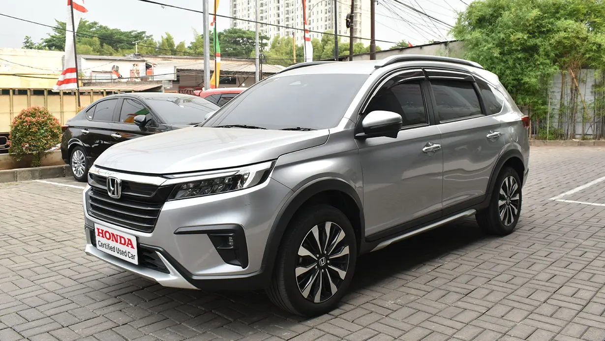 Tampak kiri depan BRV