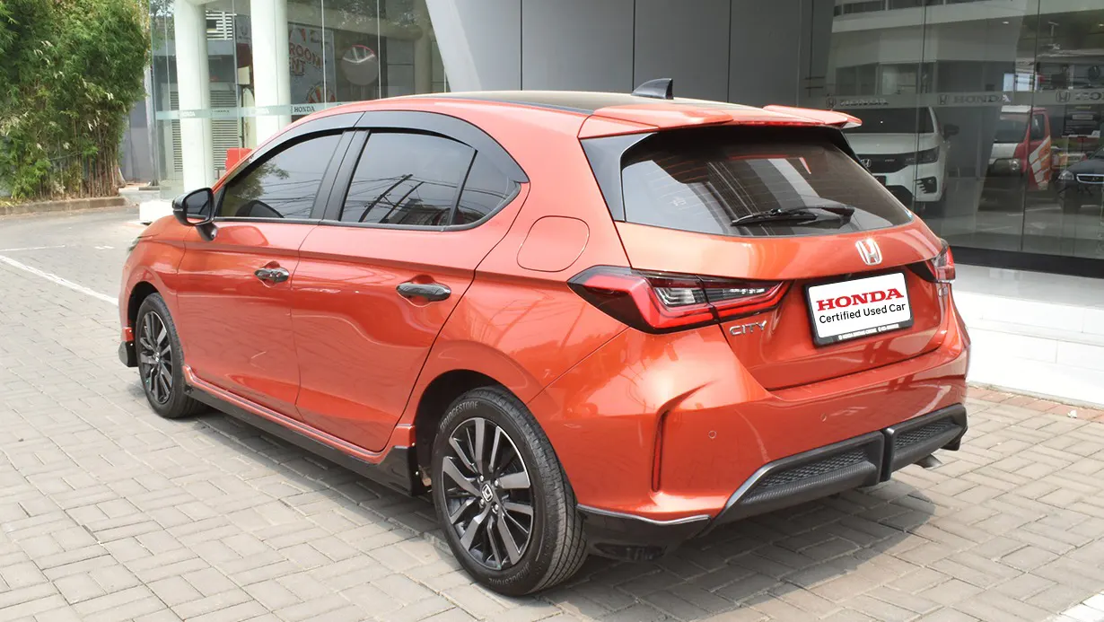 Tampak belakang kiri